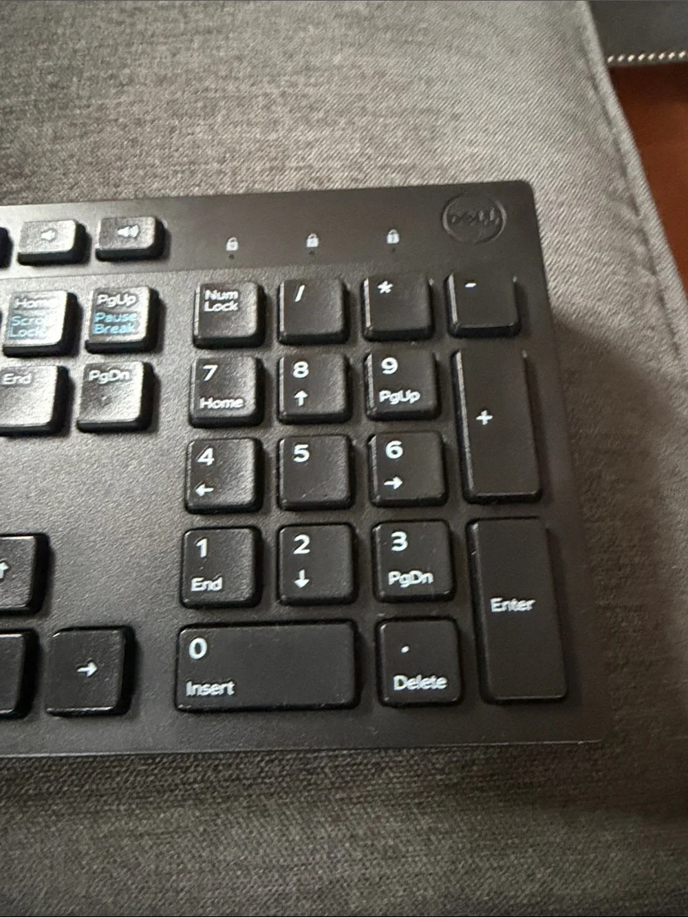 Dell Wired Multimedia Keyboard (Model KB216) in black.EUC